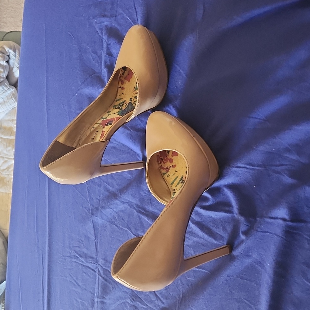 Madden Girl nude heels sz 6.5